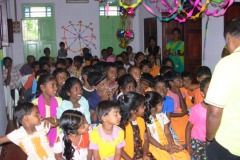 India - Bambini sostenuti a Periyathalai 